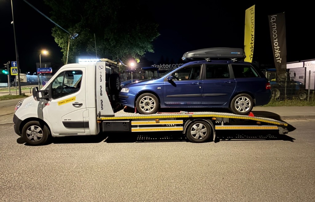 Skup aut Warszawa — odbiór kombi nocą