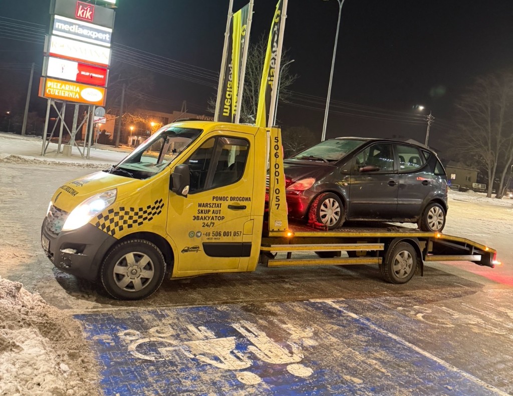 Skup aut Warszawa — żółta laweta nocą, SKUP AUT