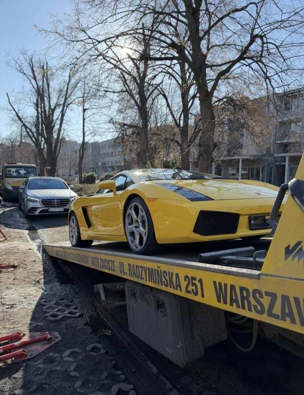 Transport auta Warszawa — Lamborghini Gallardo, ul. Radzymińska